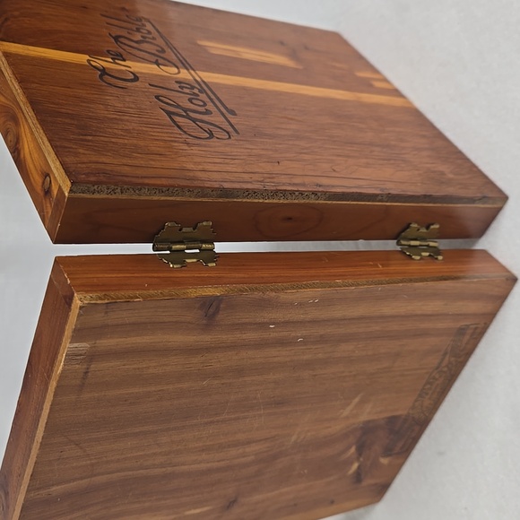 Vintage Cedar Box Holy Bible Case Jesus Picture Deepest Sympathy Gift Memorial - Picture 11 of 17